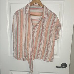 beachlunchlounge Striped Button-Front Tie Hem Top in Peach, White, Teal